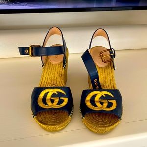 Authentic GUCCI GOLD wedge espadrille . Navy leather size 36